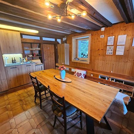 Petit Chalet Rustique Et Bucolique Bovernier Exterior foto