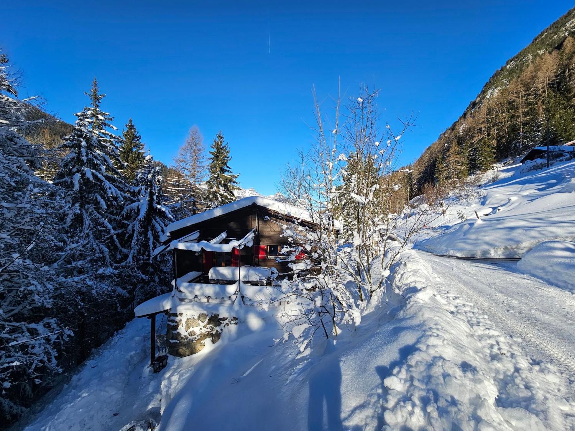 Petit Chalet Rustique Et Bucolique Bovernier Exterior foto